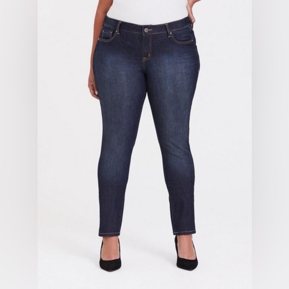 Women’s torrid 22 Curvy Super Stretch Dark Wash Ultra High-Rise Jean